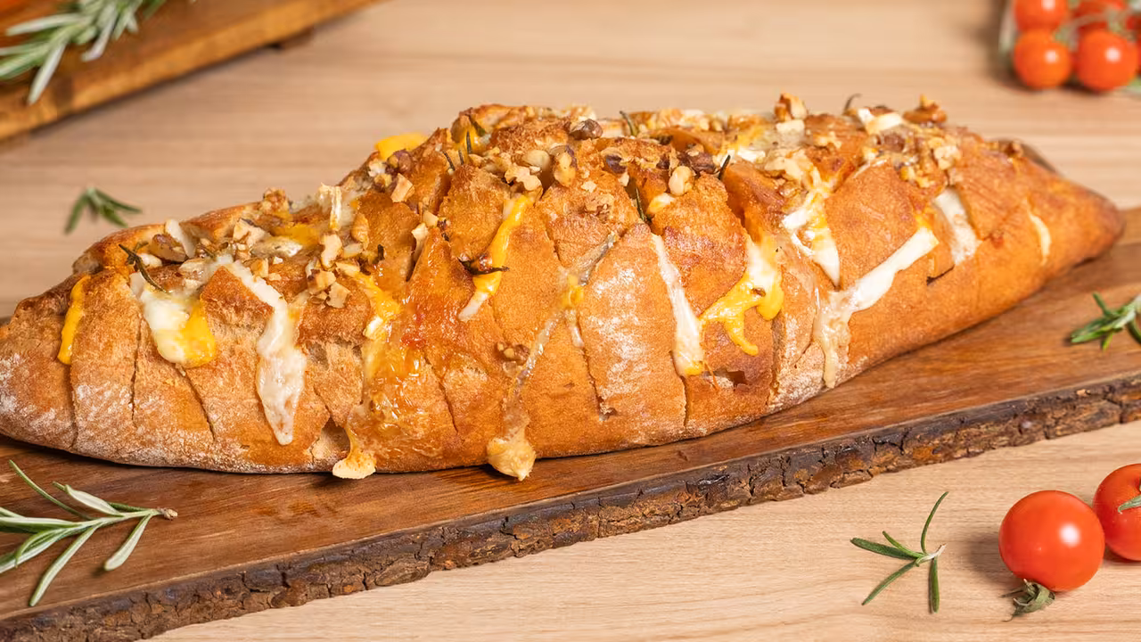 Pan relleno de mojo y queso