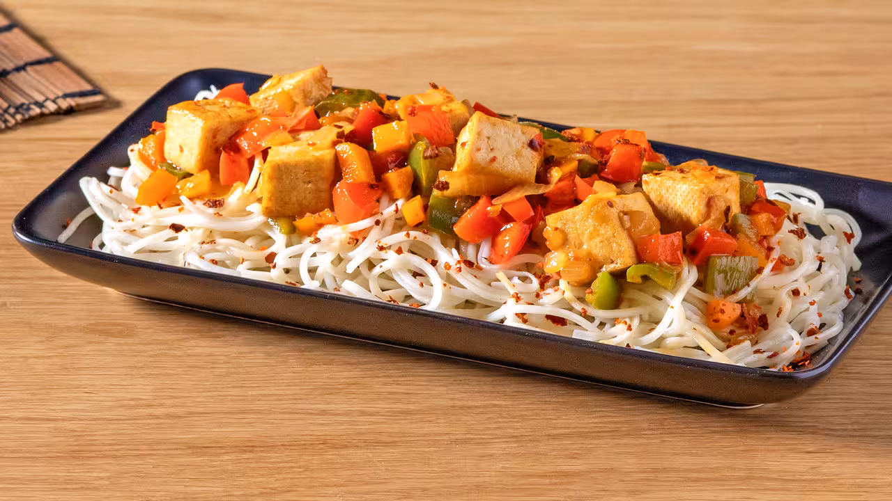 Fideos chow mein con tofu