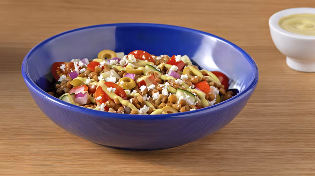 Ensalada de lentejas con salsa de aguacate
