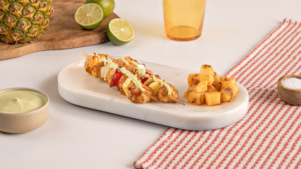 Brochetas de pollo cajún