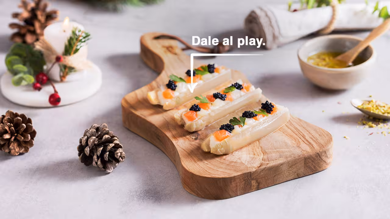 Delicias de espárragos, mousse de queso y caviar