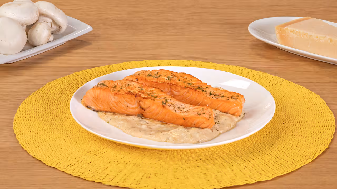 Salmón con champiñones
