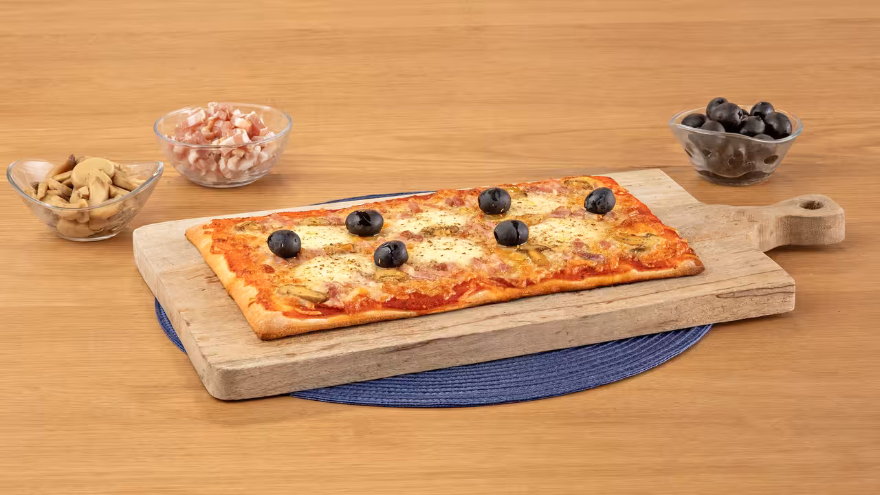 Pizza de bacon y champiñones