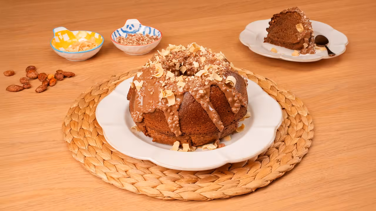 Bizcochón de turrón de chocolate crujiente