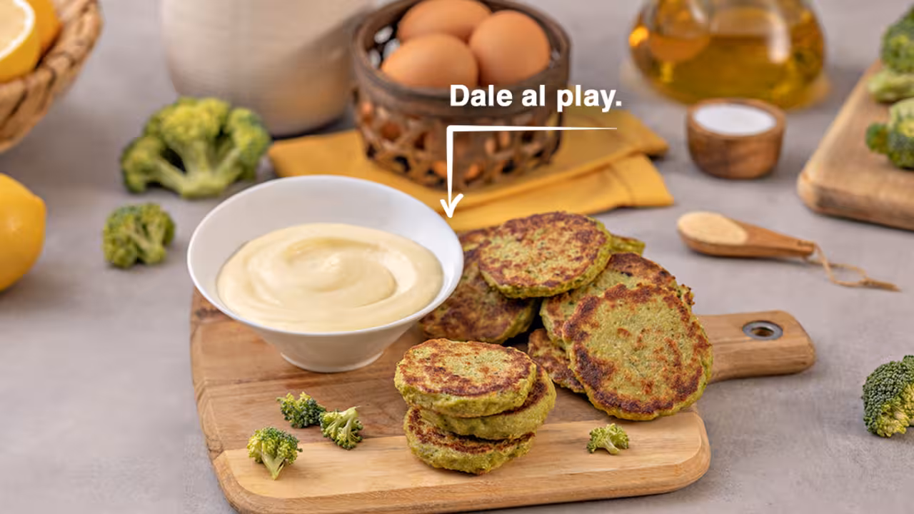 Hamburguesas de pollo y brócoli