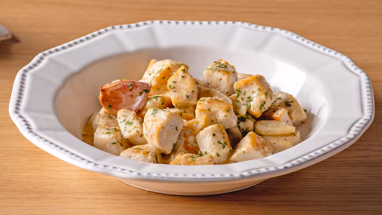 Pollo al ajillo