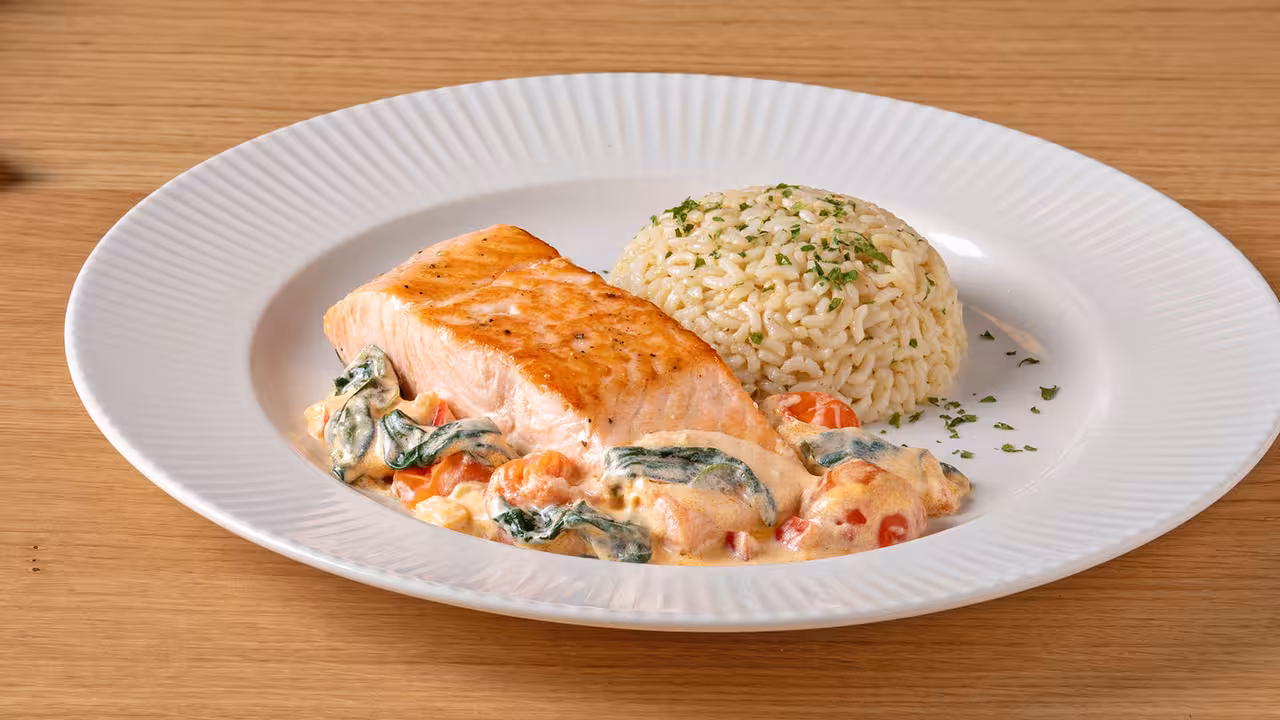 Salmón a la toscana con arroz