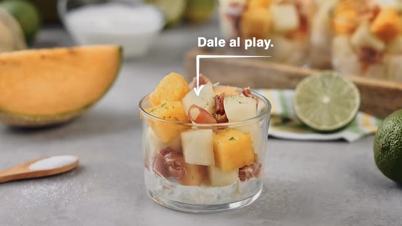 Melón con jamón y salsa de yogur