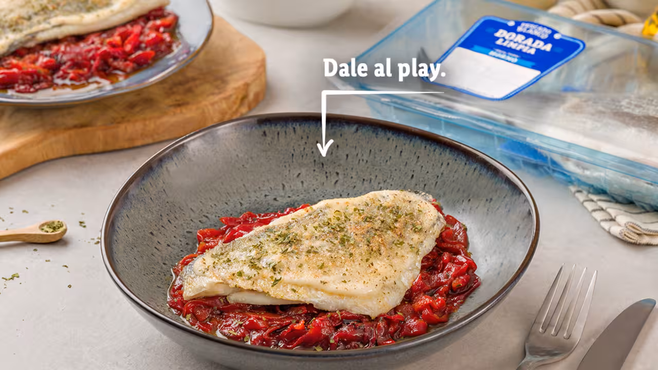 Dorada gratinada con confitura de pimientos rojos