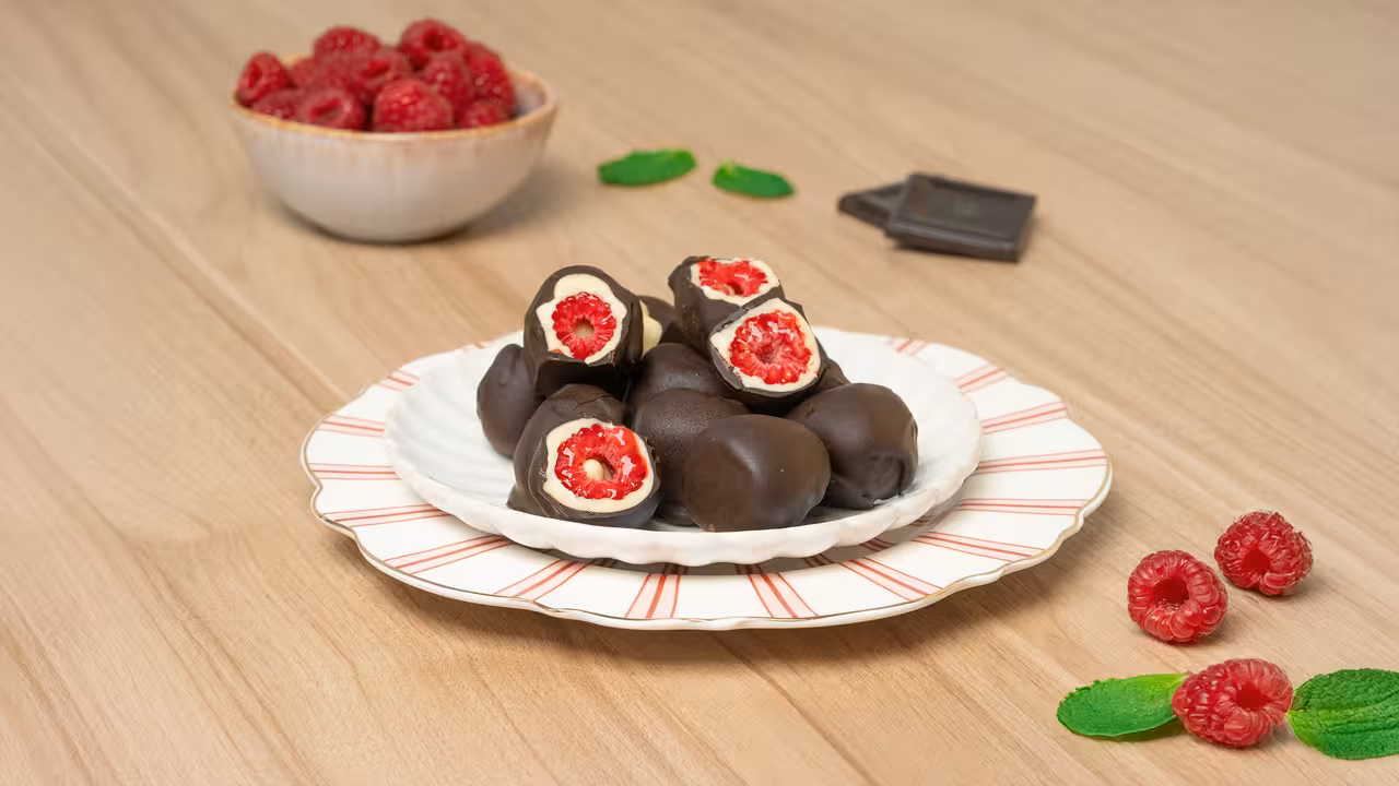 Bombones de frambuesa y chocolate