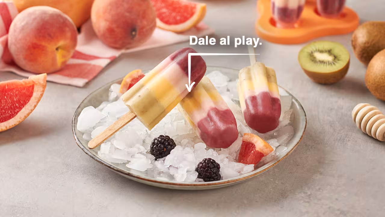 Polos caseros de yogur y fruta