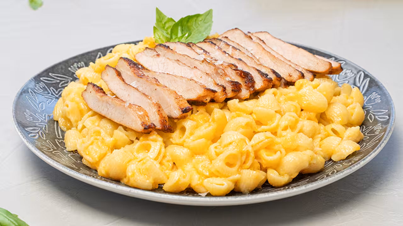 Mac and cheese con secreto de cerdo a la barbacoa