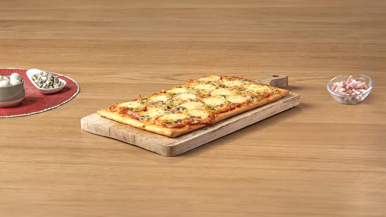Pizza de quesos y aceitunas