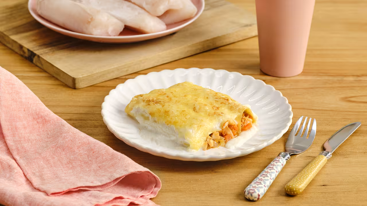 Canelones de merluza con tomate