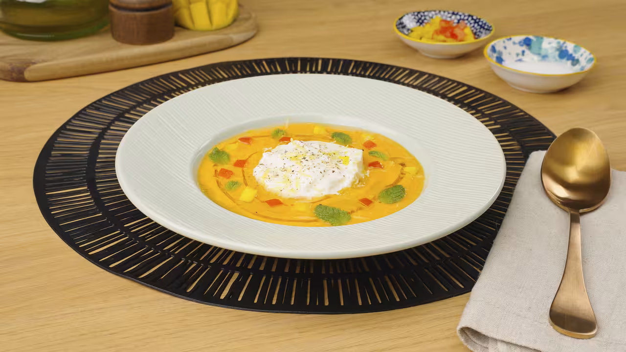 Crema fría de manga y tomate