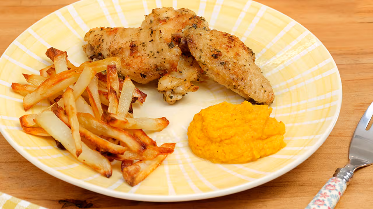 Alitas de pollo con patatas paja