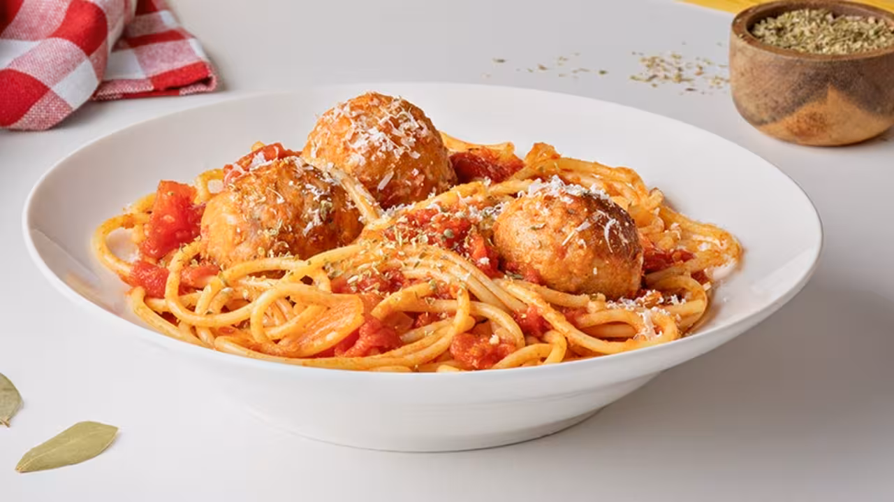 Espaguetis con albóndigas