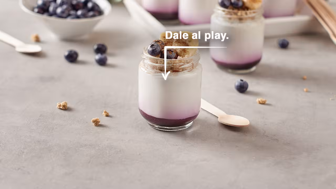 Yogur con coulis de arándanos