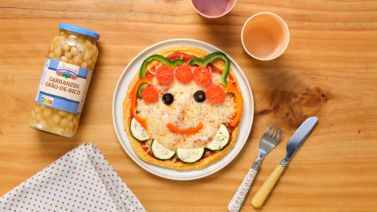Pizza con base de garbanzos y verduras