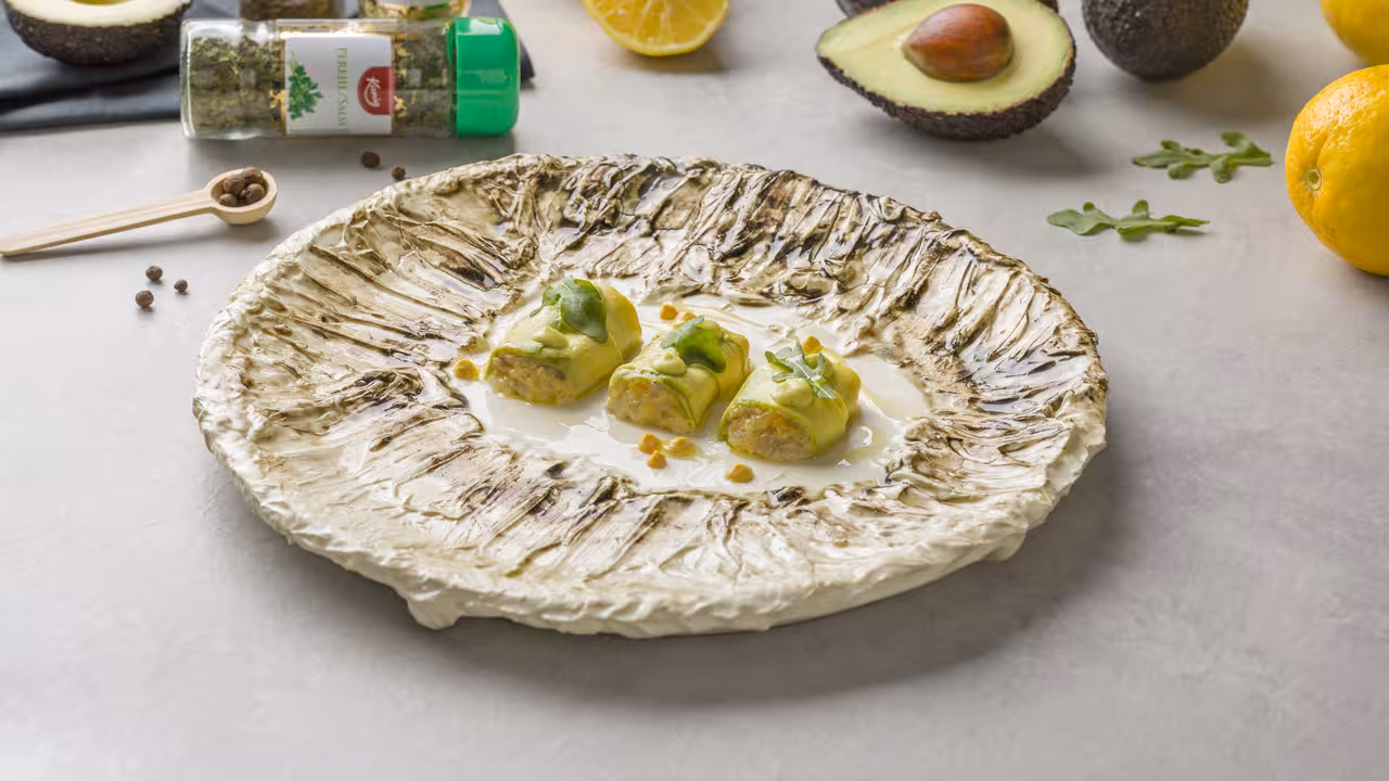 Canelones de aguacate con tartar de lubina