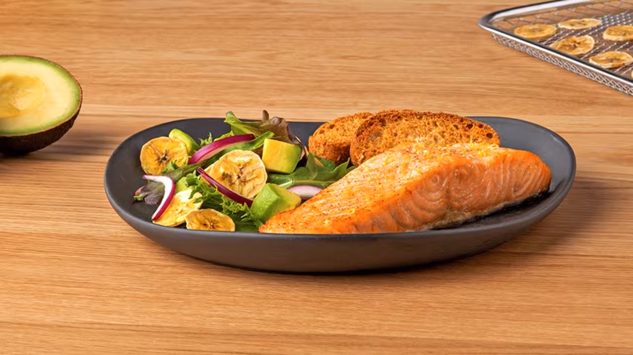 Salmón con ensalada