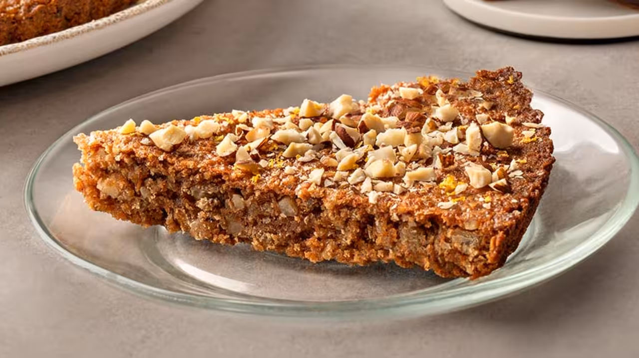 Pastel de membrillo y avellanas