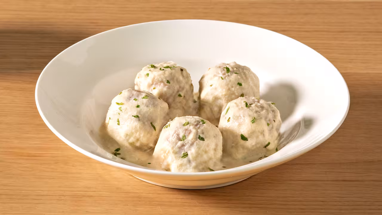 Albóndigas en salsa de almendras