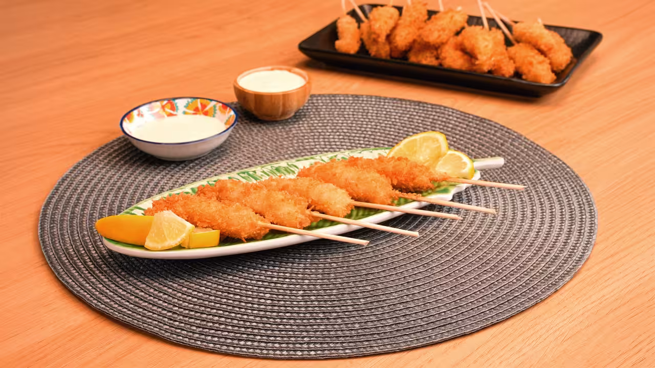 Piruletas de gambón con mayonesa de piña