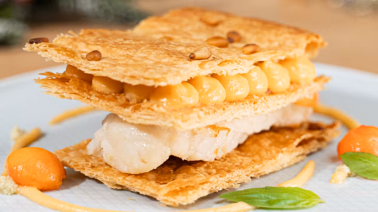 Milhojas de rape con crema de papa