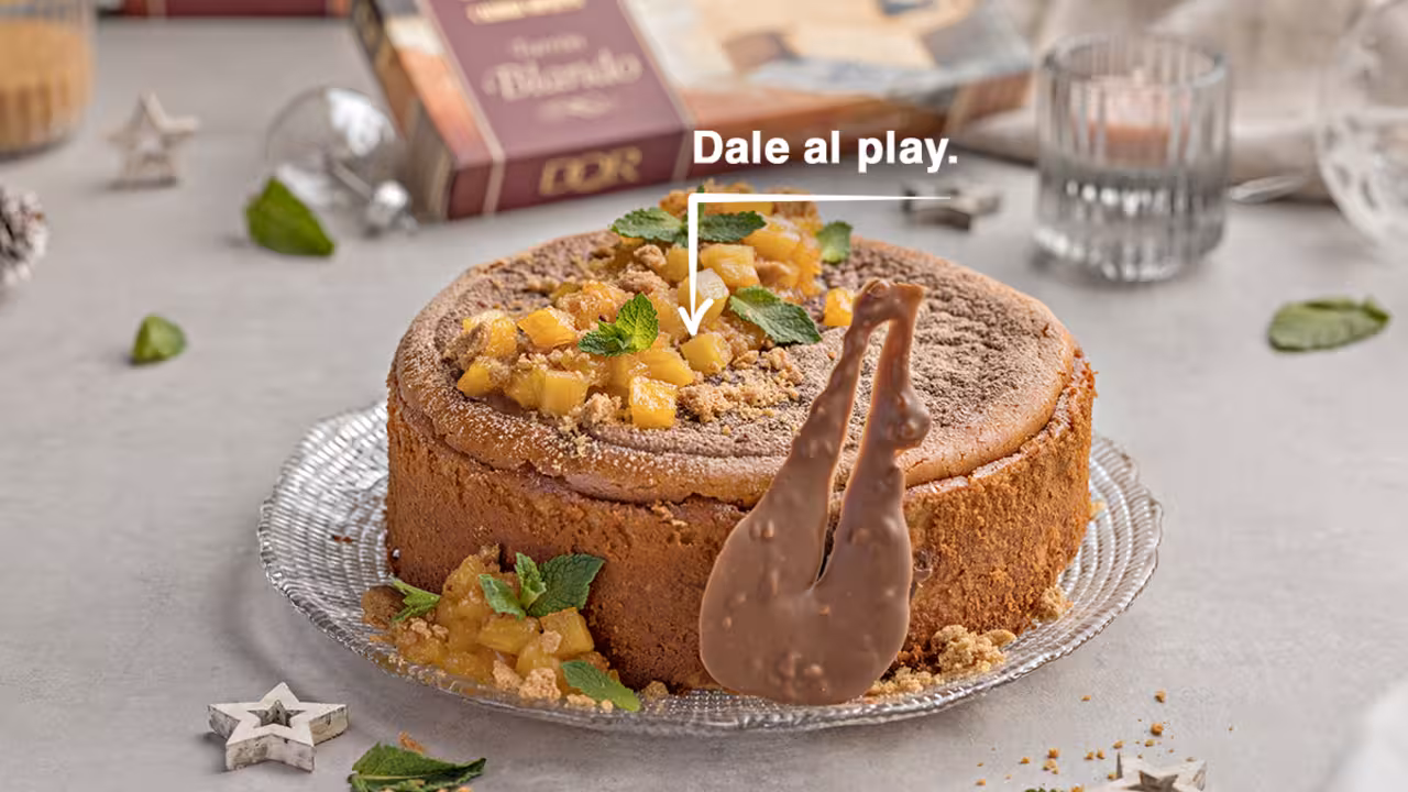 Cheesecake de turrón con piña y chocolate