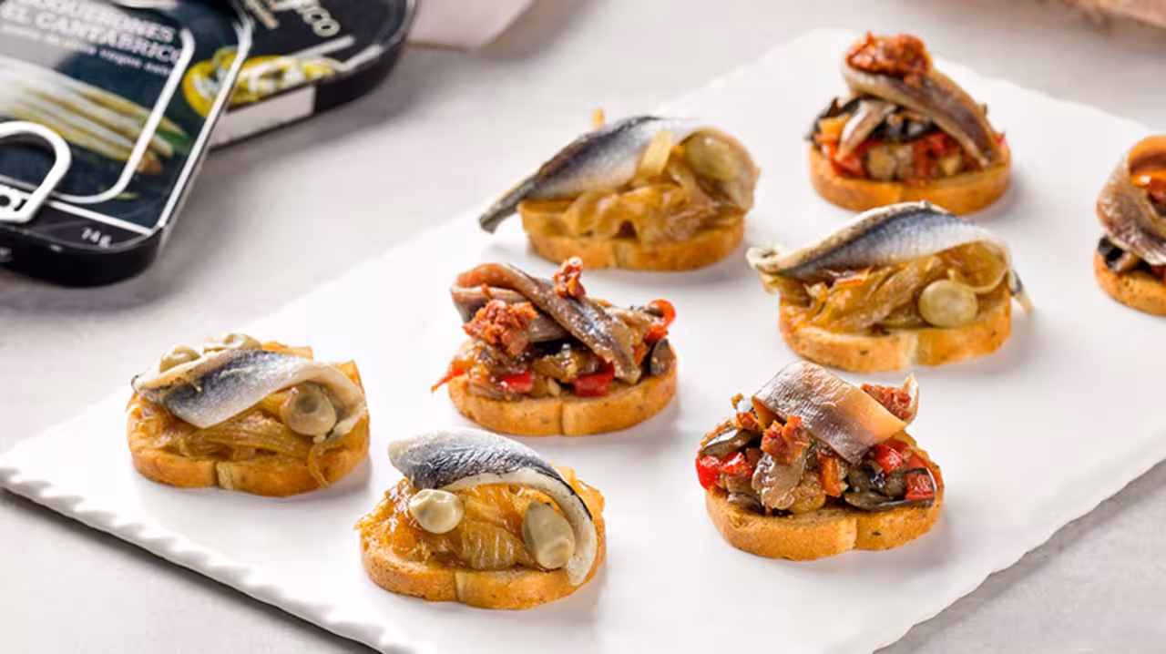 Tostas de anchoa y boquerón