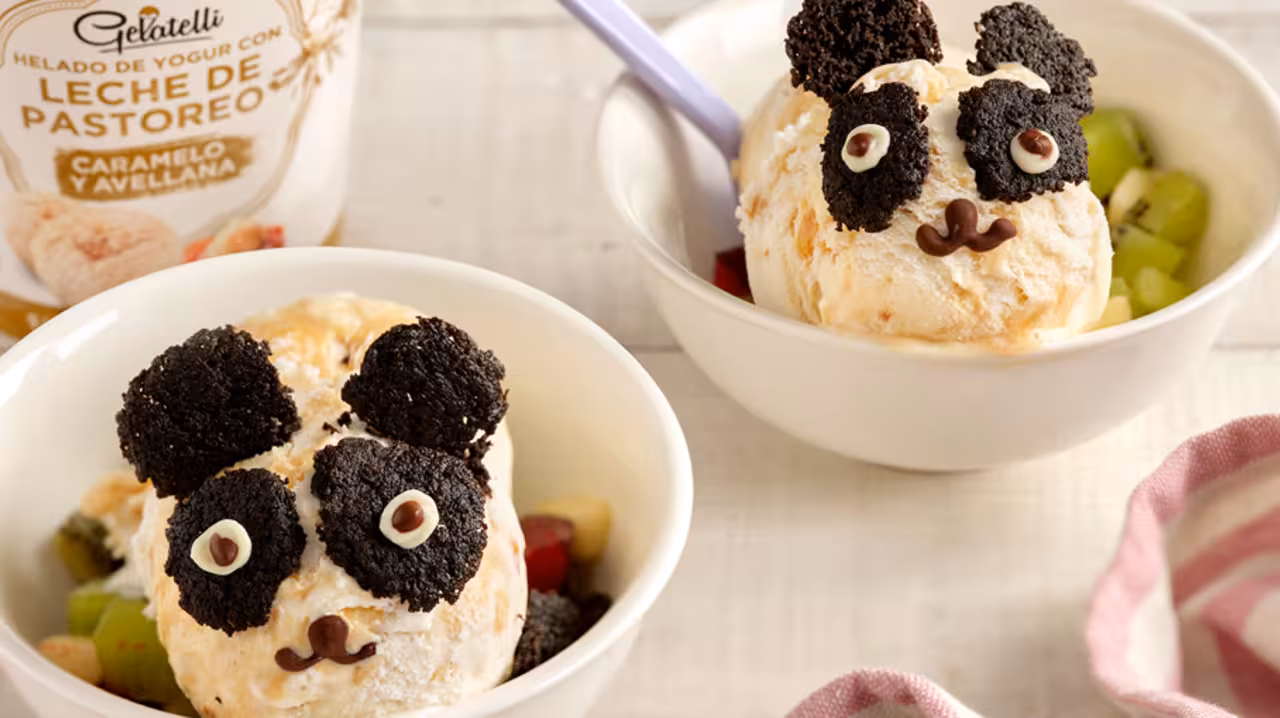 Super copa de helado y galletas