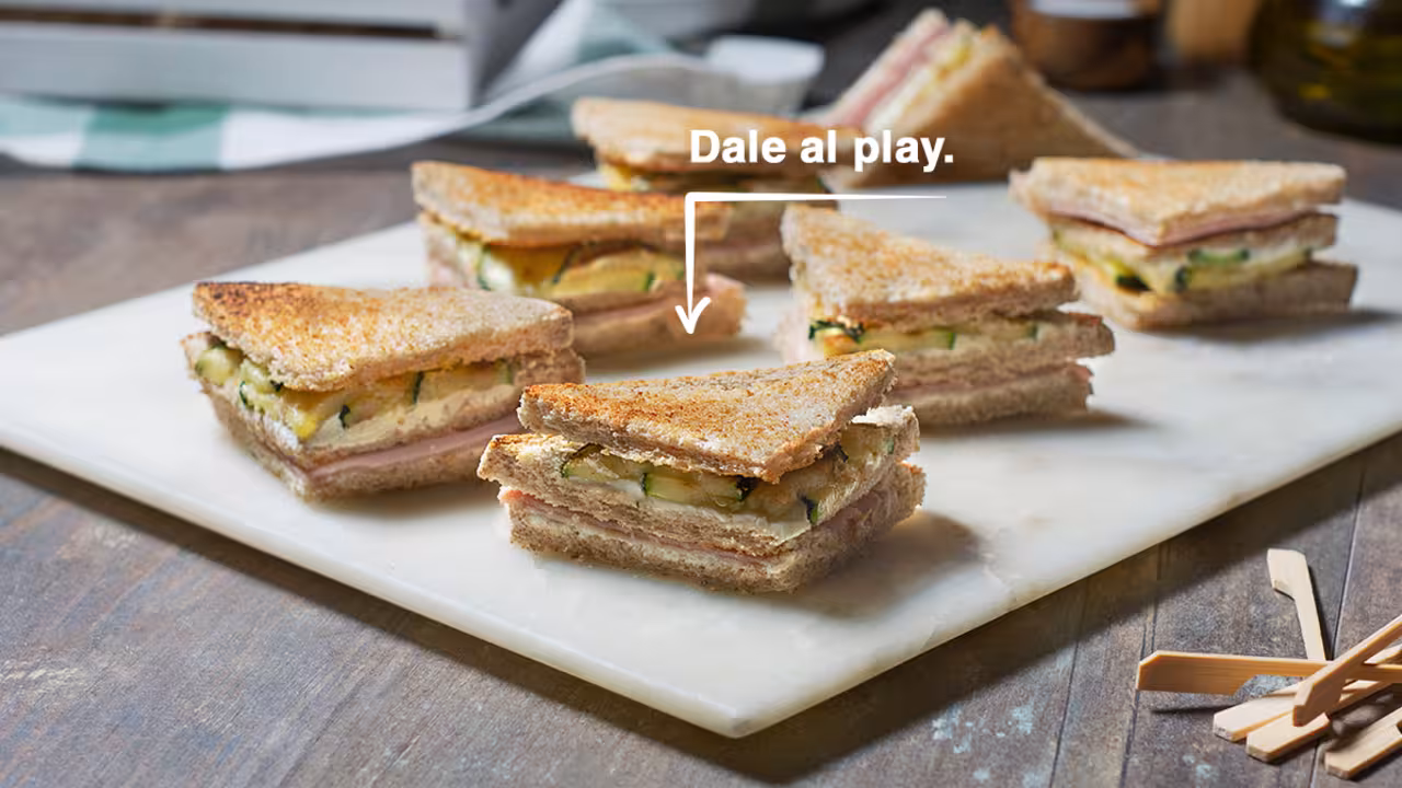 Sándwich de pavo, queso y calabacín