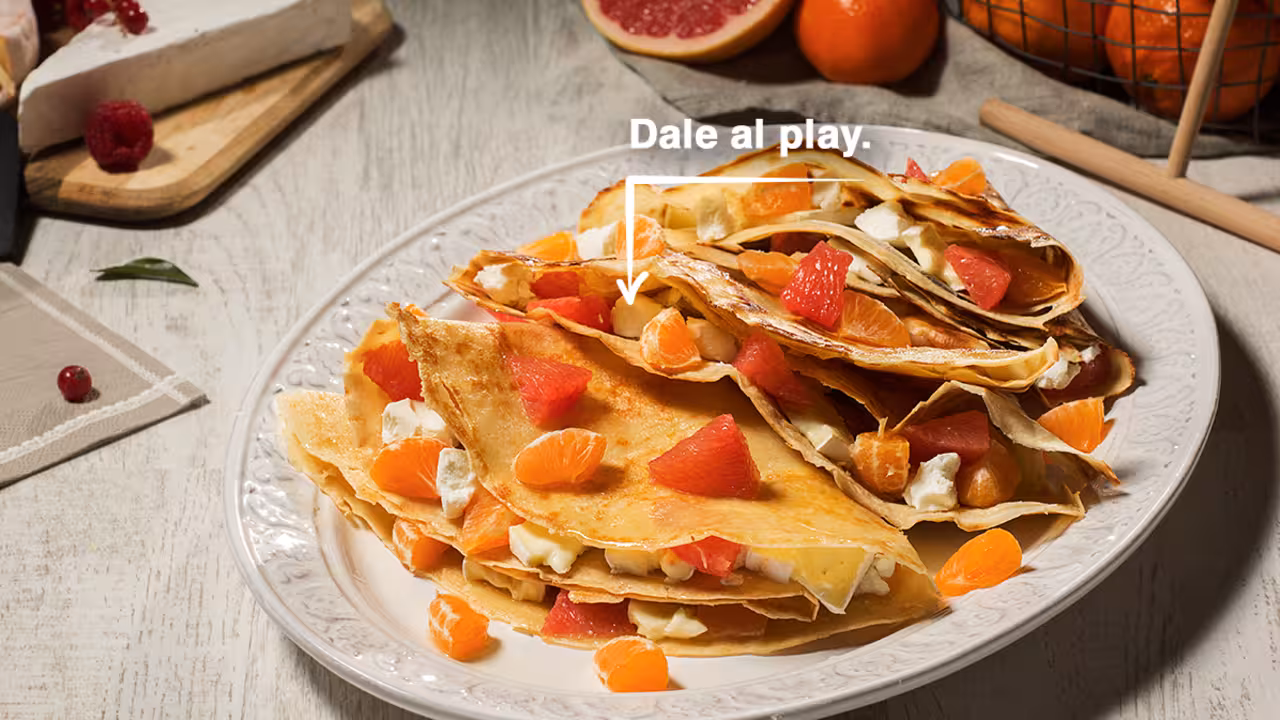 Crêpes tres quesos con mandarina y pomelo