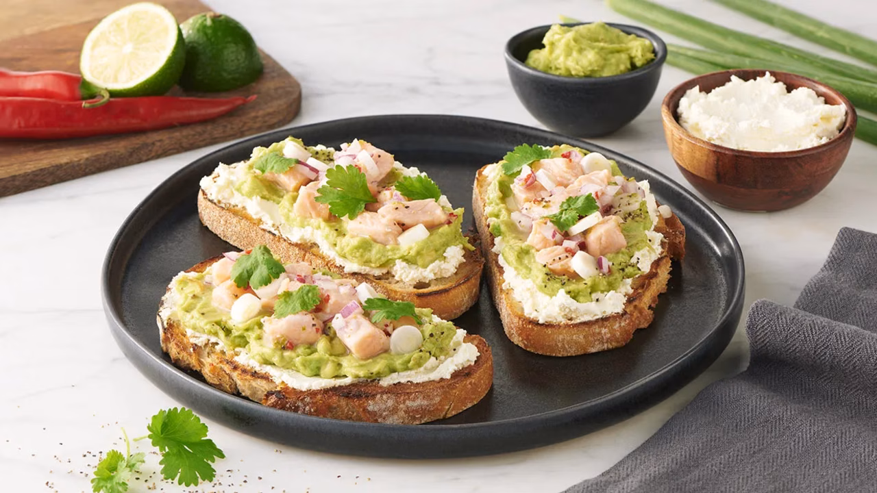 Kanapki z ceviche z łososia