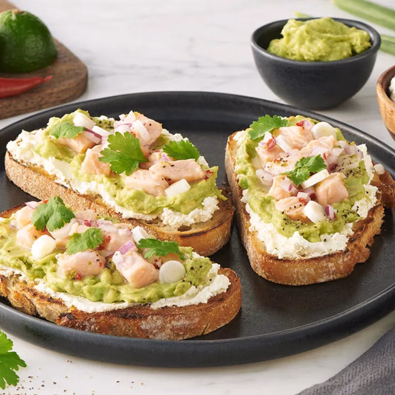Kanapki z ceviche z łososia