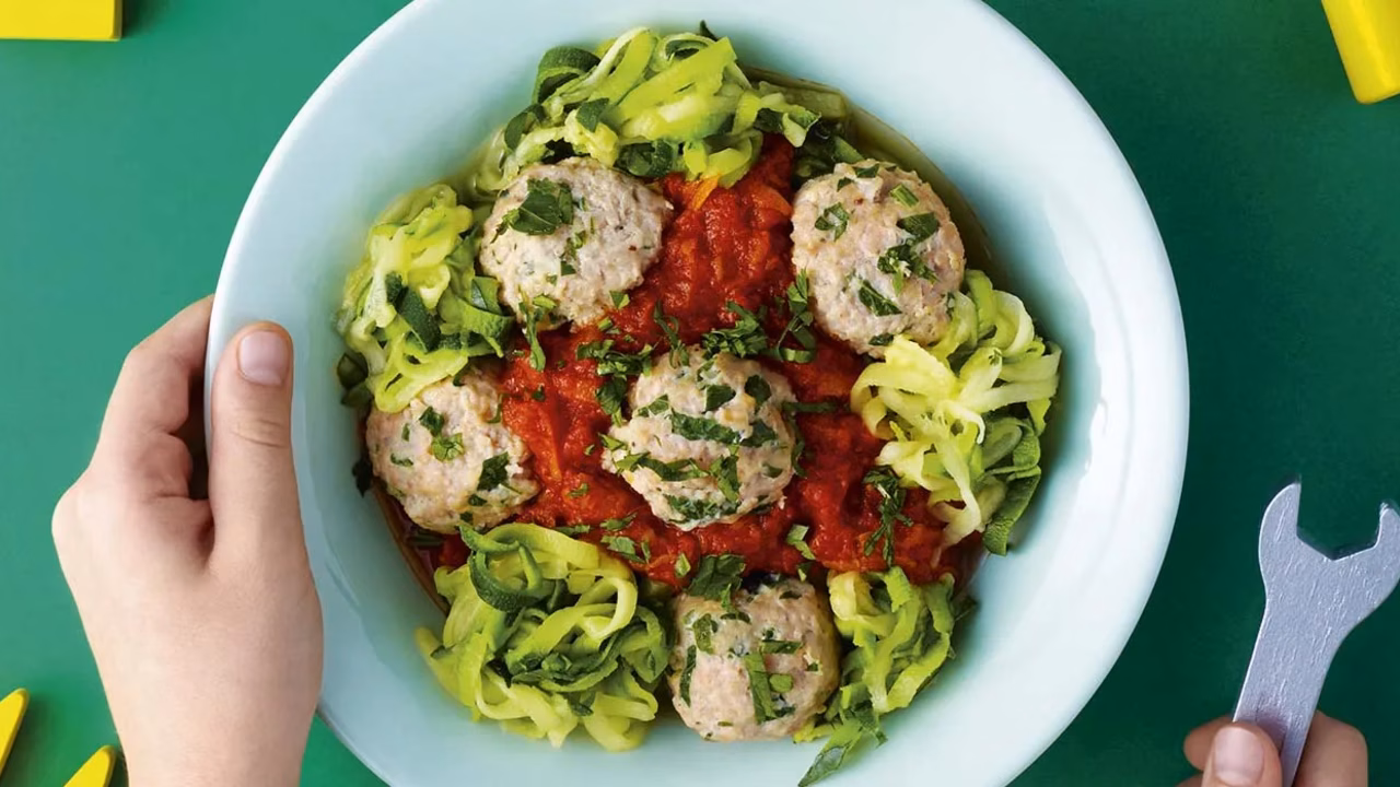 Cukiniowe spaghetti z indykiem