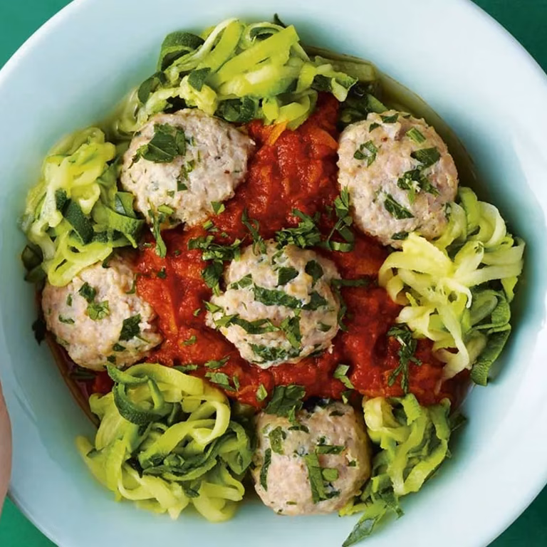 Cukiniowe spaghetti z indykiem