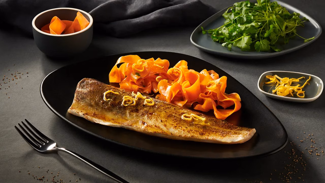 Dorsz z pappardelle z marchewki