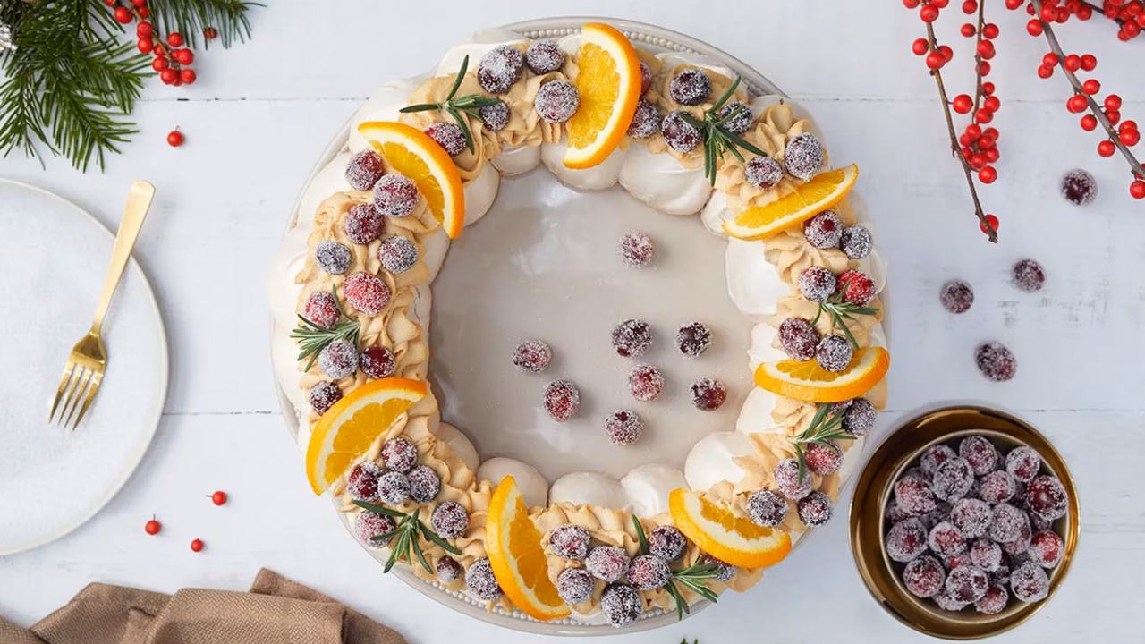 Wieniec bezowy à la pavlova z kremem korzennym