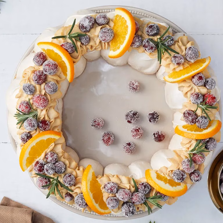 Wieniec bezowy à la pavlova z kremem korzennym