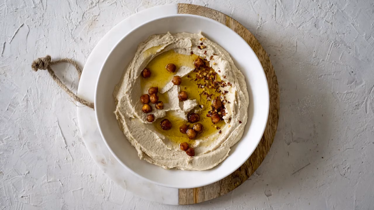Humus z tahiną i płatkami chili