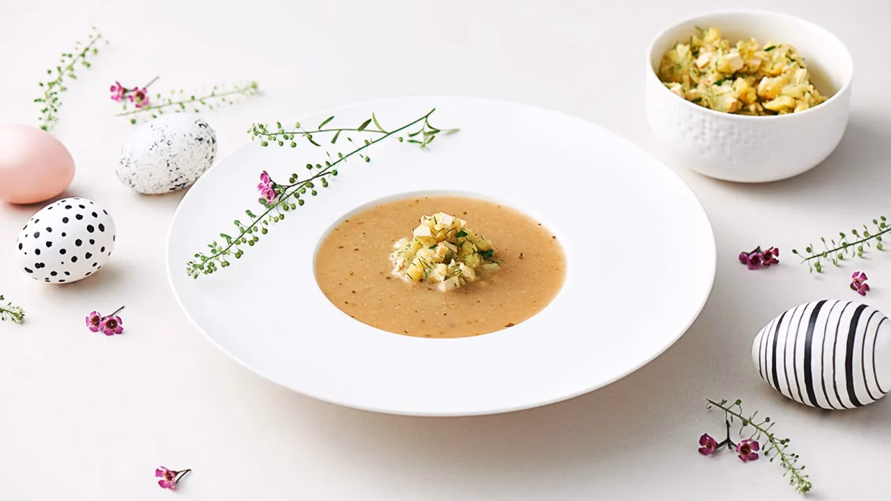 Żurek wegański z chrzanem i wędzonym tofu