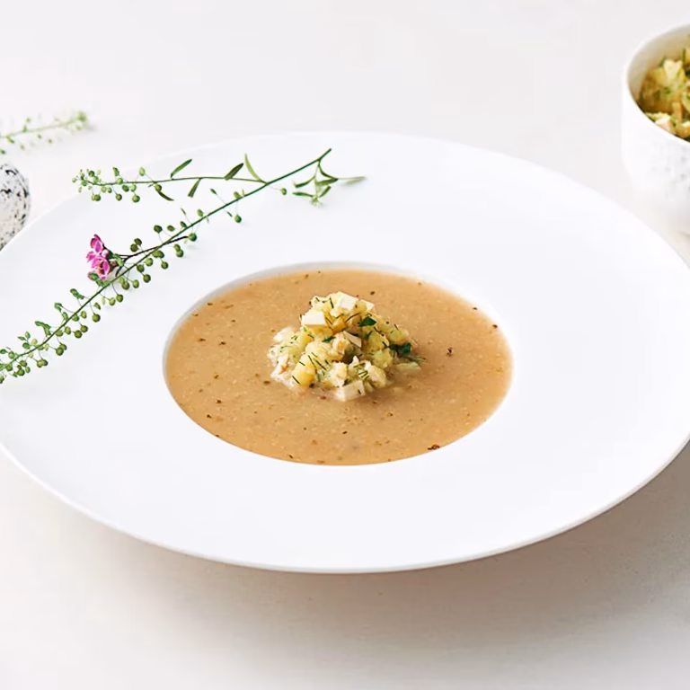 Żurek wegański z chrzanem i wędzonym tofu