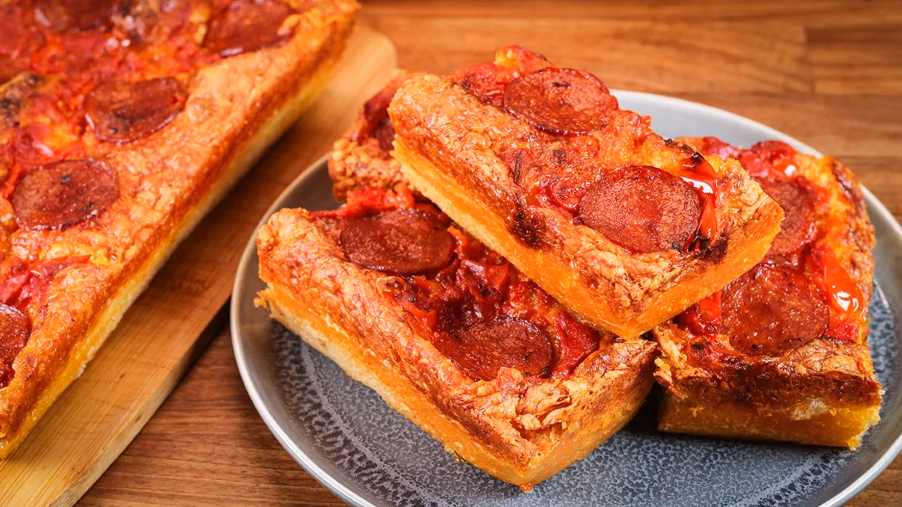 Domowa pizza na grubym cieście