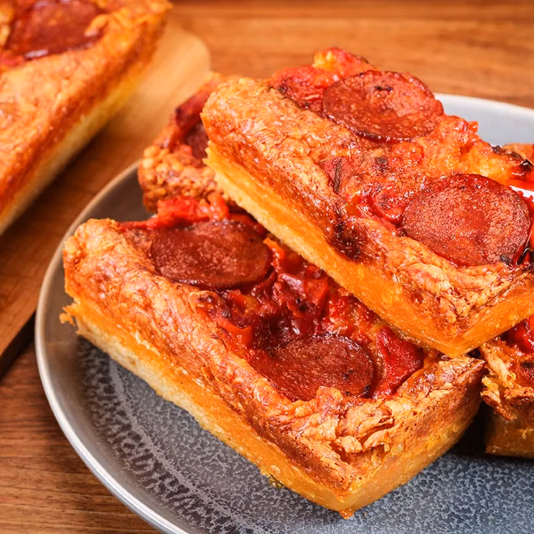 Domowa pizza na grubym cieście