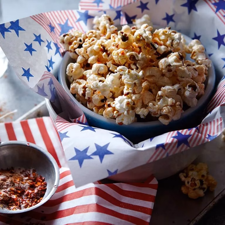 Popcorn z karmelem z chili i cynamonem