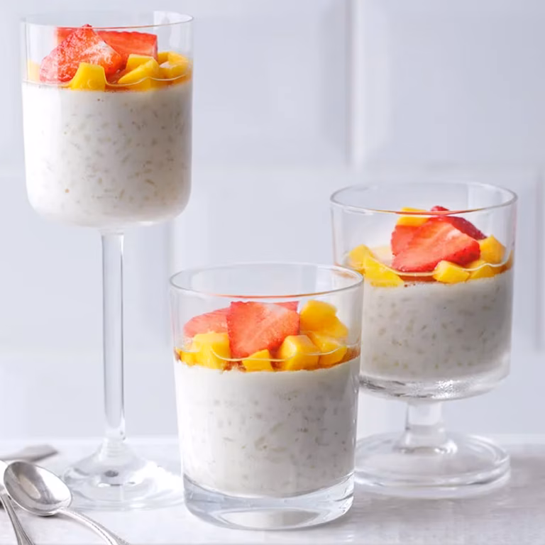 Pudding ryżowy z kardamonem i sałatką z mango