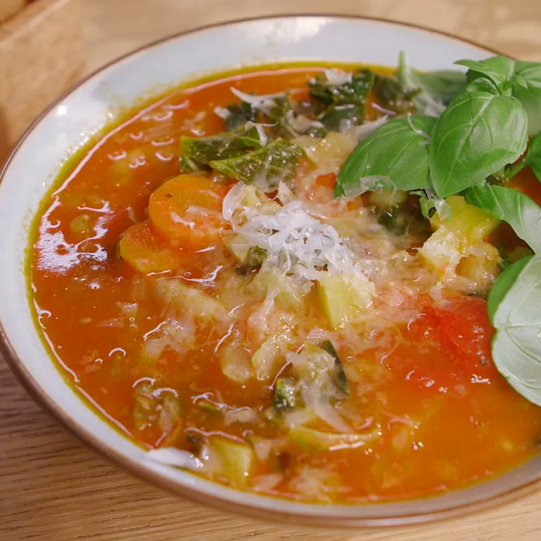 Ribollita: toskańska zupa fasolowa