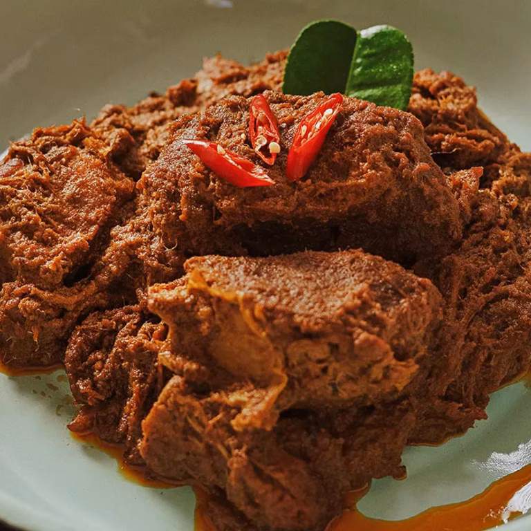 Rendang z wołowiny - indonezyjski gulasz